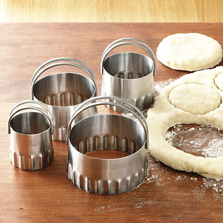 5 in 1 Stainless Steel Circular Wave Pattern Biscuit Cutter Set With Handle Fondant Tool