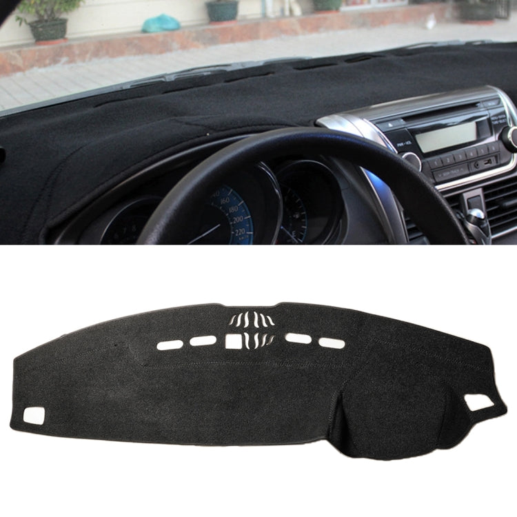 Sleek Black Dashboard Mat for Land Rover Discovery 4 - Ultimate Sunscreen Protection for Your Instrument Panel