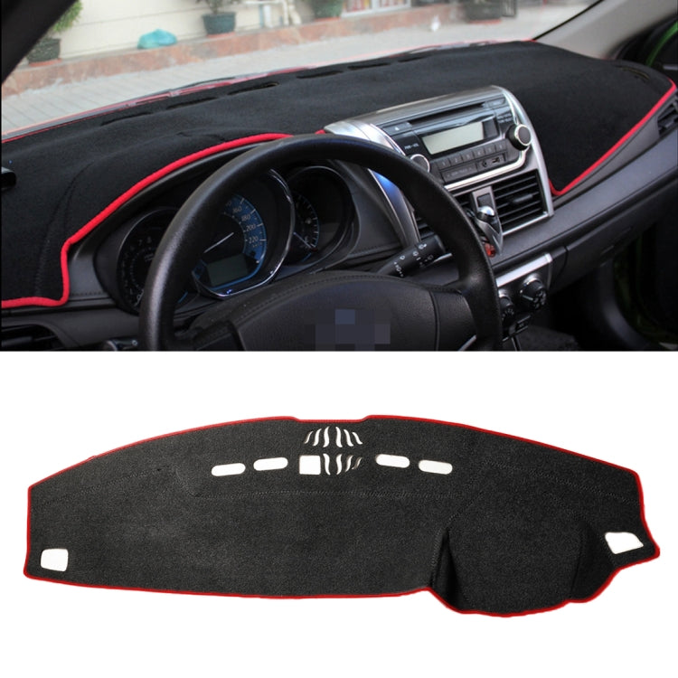 Sleek Black Dashboard Mat for Land Rover Discovery 4 - Ultimate Sunscreen Protection for Your Instrument Panel