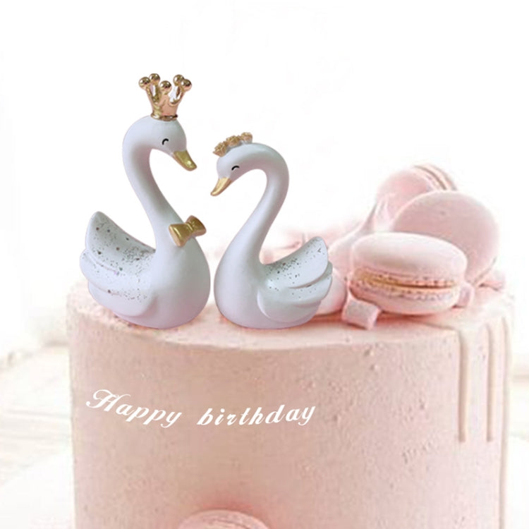 Pair of Elegant Swan Resin Figurines for Cake and Car Decoration – Perfect for Birthdays and Valentine's Day